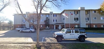 3260 Bickers St in Dallas, TX - Building Photo - Building Photo