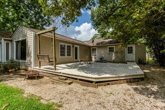 1230 Timbergrove Ln in Houston, TX - Building Photo - Building Photo
