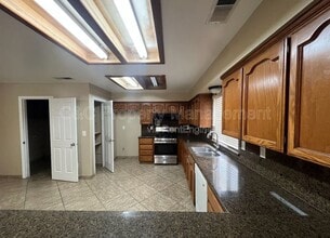 3371 N Forestiere Ave in Fresno, CA - Building Photo - Building Photo