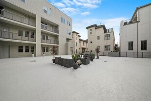 4819 Caroline St in Houston, TX - Building Photo