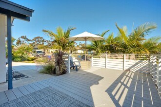 254 Gloxina St in Encinitas, CA - Foto de edificio - Building Photo