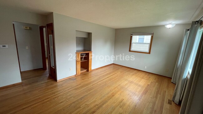 7025 N Tyler Ave in Portland, OR - Foto de edificio - Building Photo