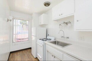 7509 Herschel Ave in San Diego, CA - Building Photo