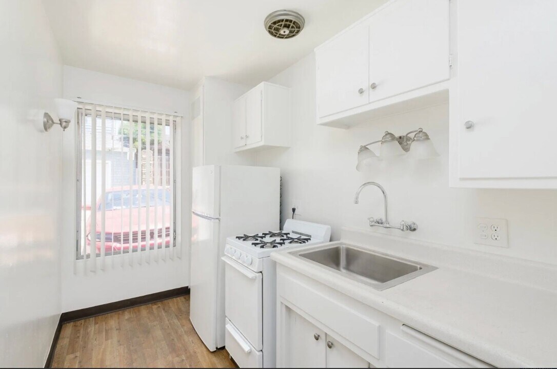 7509 Herschel Ave in San Diego, CA - Building Photo