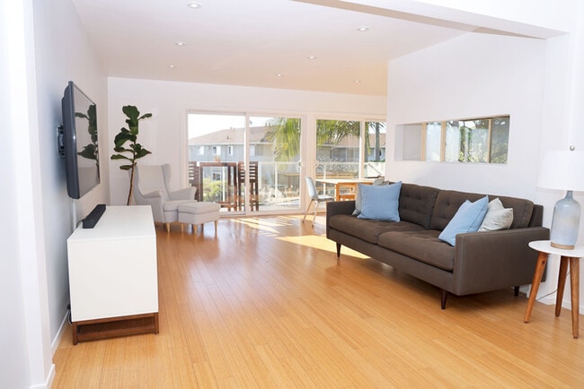 21703 Ocean Vista Dr in Laguna Beach, CA - Building Photo - Building Photo