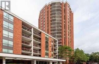 77 Maitland Pl in Toronto, ON - Building Photo