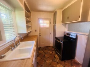 2216 Downing St in The Village, OK - Building Photo - Building Photo