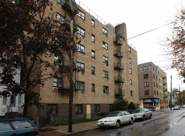 505 Van Cortlandt Park Ave in Yonkers, NY - Building Photo - Building Photo