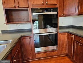 25860 Commons Square in Chantilly, VA - Building Photo - Building Photo