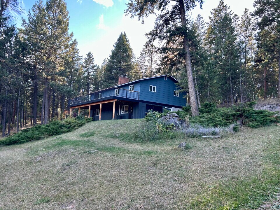 110 Rimini Rd in Lakeside, MT - Building Photo