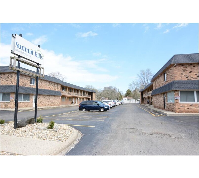 Summit Apartments in Decatur, IL - Building Photo