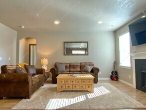 3648 SW Pumice Ave in Redmond, OR - Building Photo - Building Photo