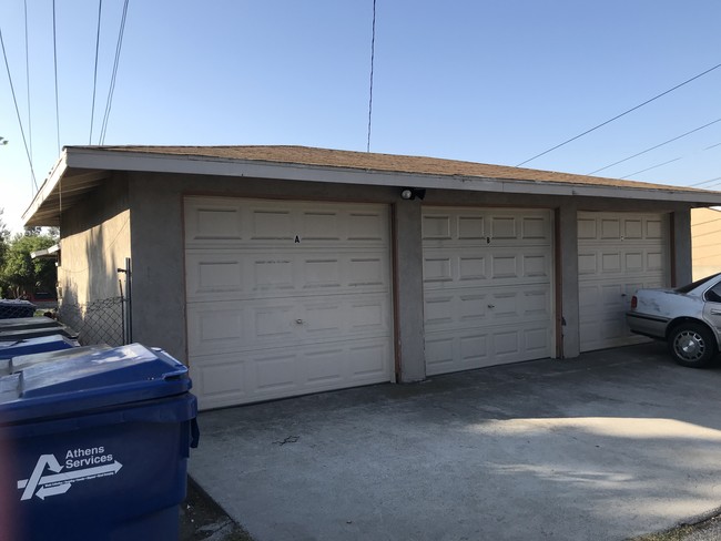 323 E Olive Avenue, Monrovia - Triplex in Monrovia, CA - Building Photo - Building Photo