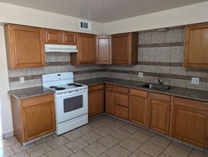 4831 E University Ave in Fresno, CA - Building Photo - Building Photo