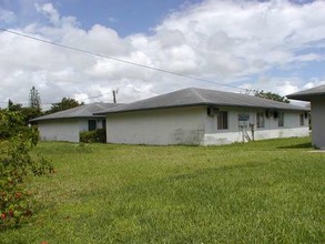 2446-2450 Jackson St in Hollywood, FL - Building Photo - Other