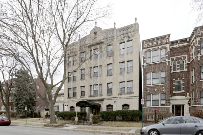 The DeVere Apartments in Oak Park, IL - Building Photo - Building Photo