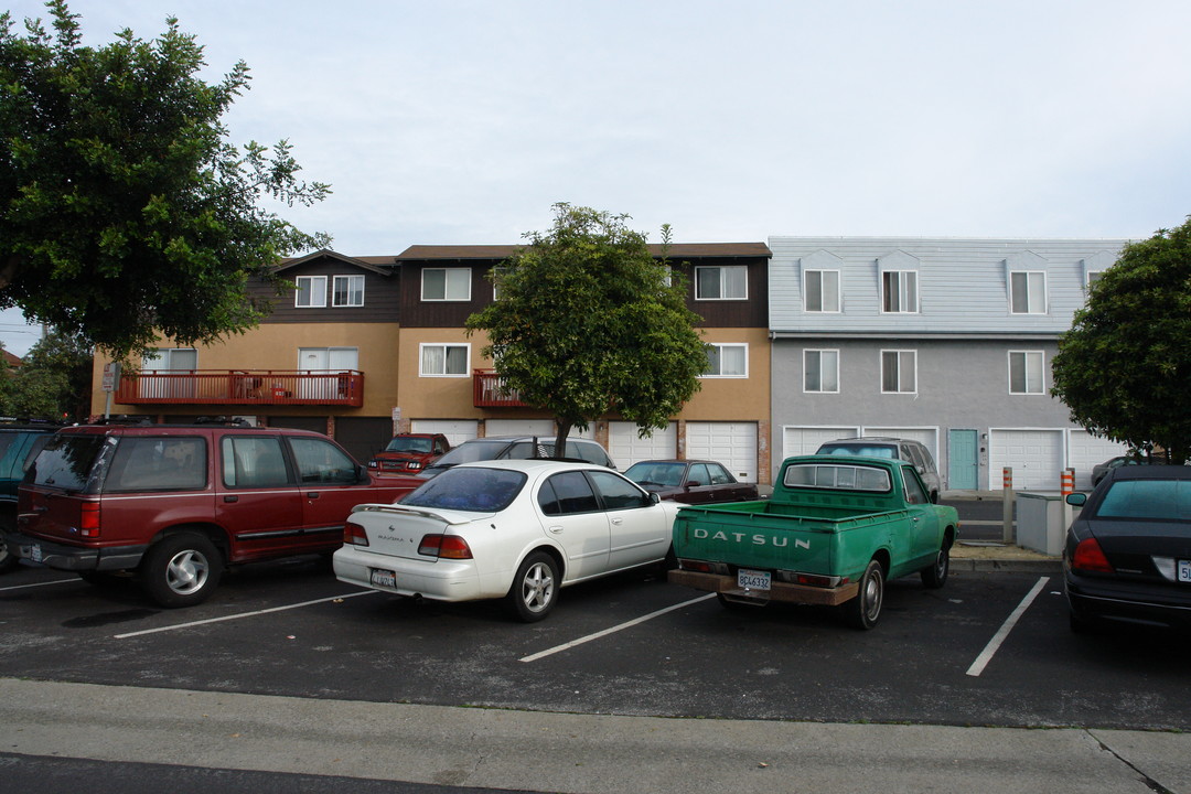 984 Sandra Ct in South San Francisco, CA - Foto de edificio