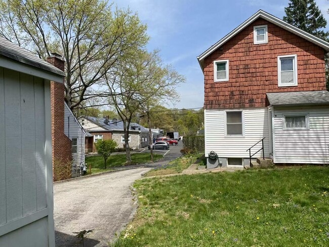 6 Pulaski Pl in Port Washington, NY - Building Photo - Building Photo