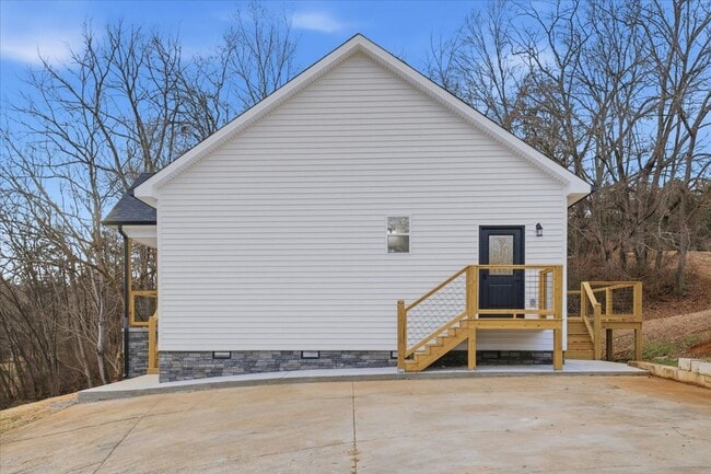 939 Nichols Rd in Dandridge, TN - Building Photo - Building Photo