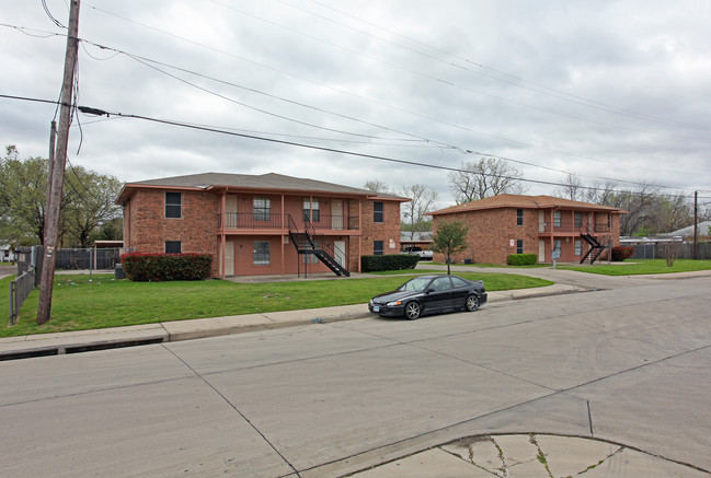 908-912 E 3rd St in Irving, TX - Building Photo - Building Photo