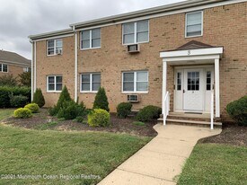 3 Windsor Terrace in Freehold, NJ - Building Photo