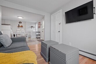 526 Hevey St in Manchester, NH - Building Photo - Building Photo