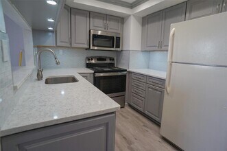 400 Island Way, Unit 308 in Clearwater, FL - Building Photo - Building Photo