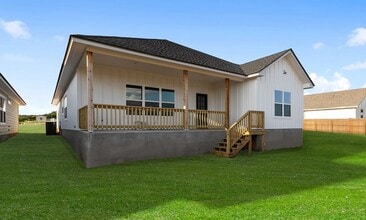 123 Feather Way in Fredericksburg, TX - Foto de edificio - Building Photo