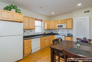 126 Minden St, Unit 3 in Boston, MA - Building Photo - Building Photo