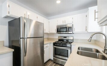 4406 Cahuenga Blvd, Unit 209 in Los Angeles, CA - Building Photo - Building Photo