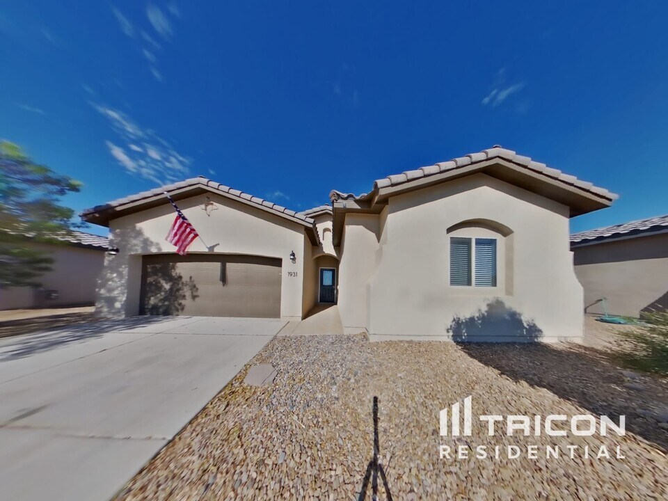 1931 Camino Corona in Los Lunas, NM - Building Photo