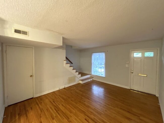 926 Hollywood St in Charlotte, NC - Foto de edificio - Building Photo