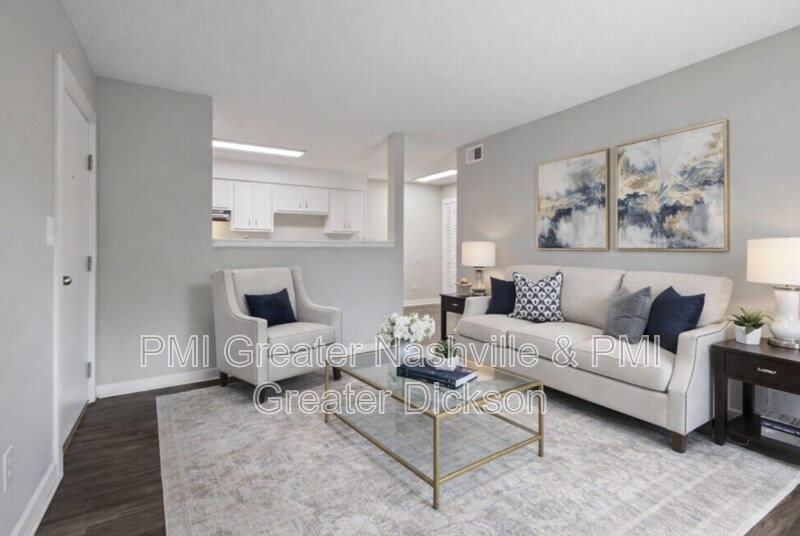 405 Spring St in Dickson, TN - Building Photo