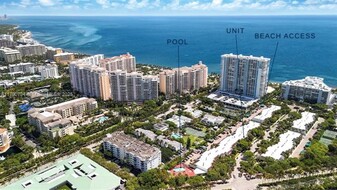 265 Grapetree Dr, Unit 121 in Key Biscayne, FL - Building Photo