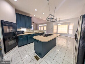 6441 Lake Meadow Dr in Burke, VA - Building Photo - Building Photo