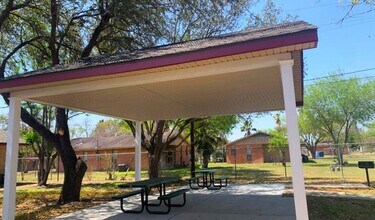 901 Lamar St in Elsa, TX - Building Photo - Building Photo