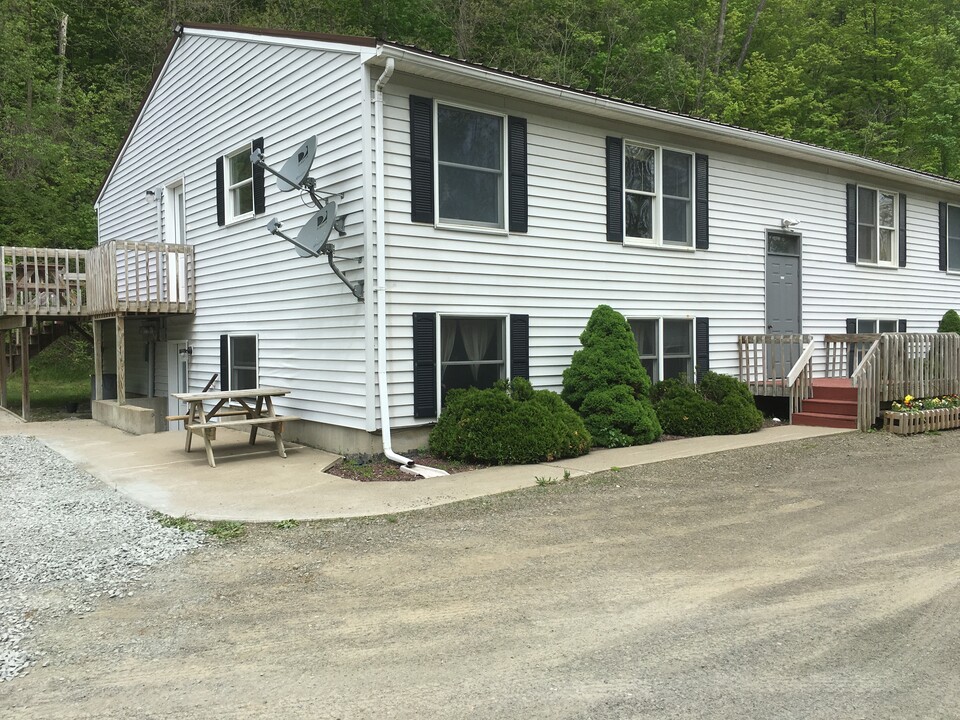 6573 Co Rd 10, Unit 101 in Bath, NY - Foto de edificio