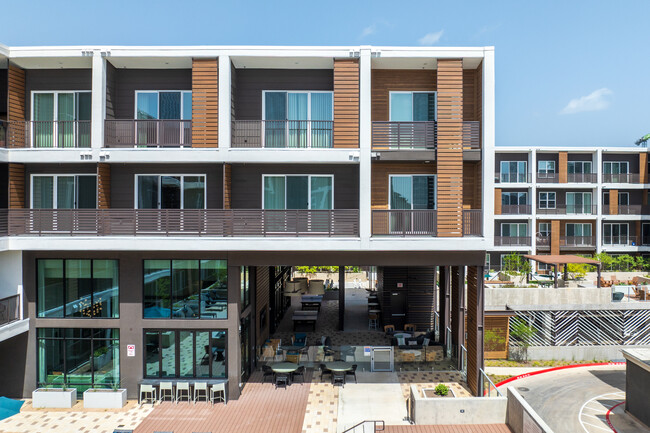 Lakeshore Pearl 2