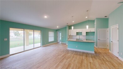 621 NW 7th Pl in Cape Coral, FL - Building Photo - Building Photo