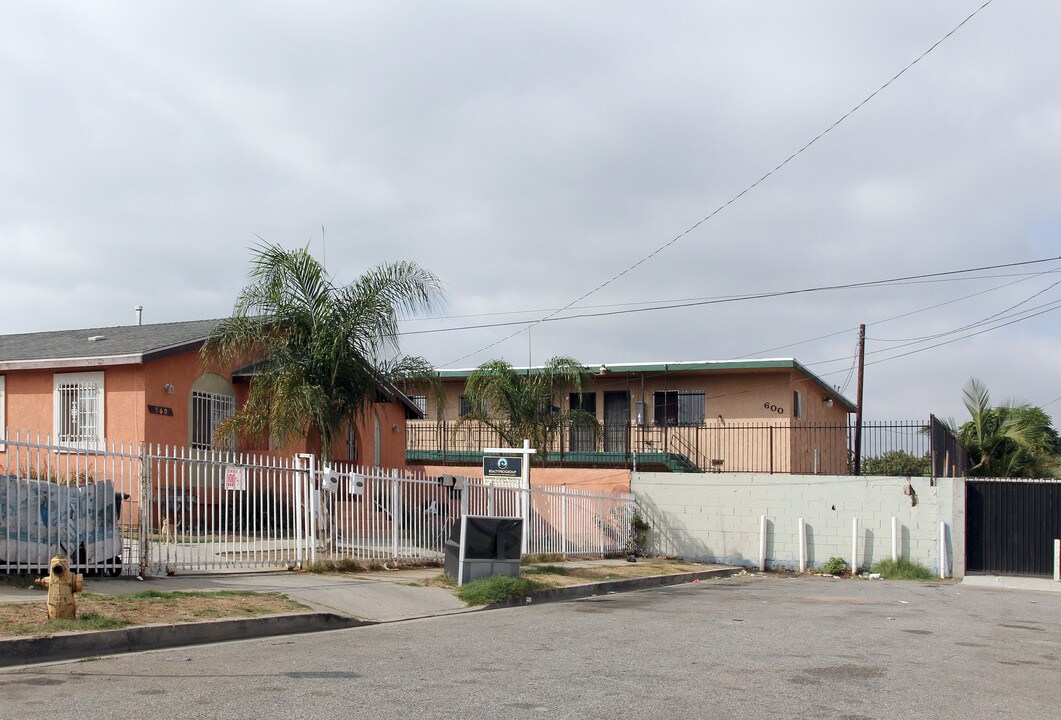 600 W 93rd St in Los Angeles, CA - Building Photo