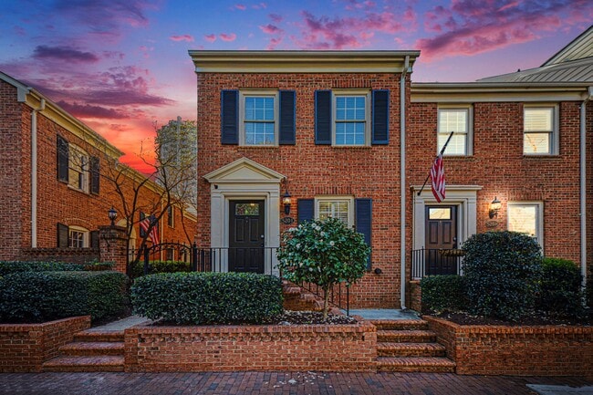 property at 520 N Poplar St