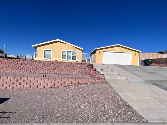 3391 S Ridge Ave in Bullhead City, AZ - Foto de edificio