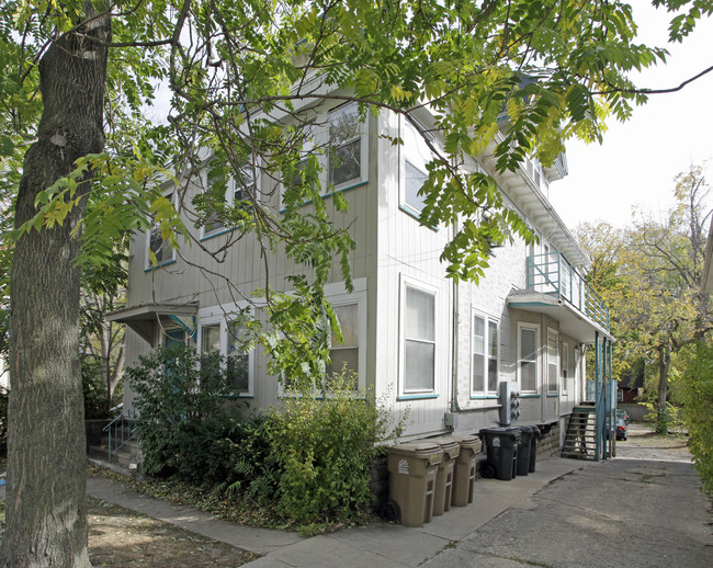 1049 E Johnson St in Madison, WI - Foto de edificio - Building Photo