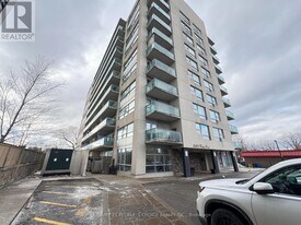 2464 Weston Rd in Toronto, ON - Building Photo