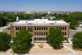 Whitney School Lofts in Green Bay, WI - Foto de edificio - Building Photo