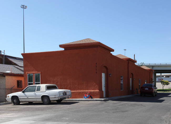 4319-4321 Durazno St in El Paso, TX - Foto de edificio - Building Photo