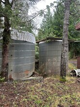 81 Phillips Ln, Unit B - Upper in Ketchikan, AK - Foto de edificio - Building Photo