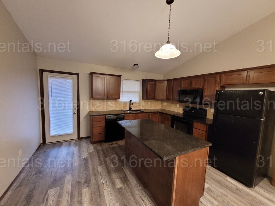 2347 S Goebel Cir in Wichita, KS - Foto de edificio