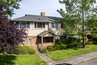 The Ellington Apartments in Portland, OR - Building Photo - Building Photo