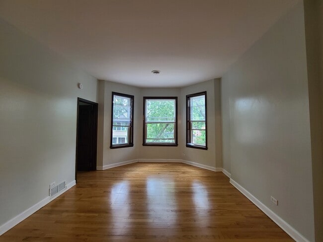 1533 W Highland Ave in Chicago, IL - Building Photo - Building Photo